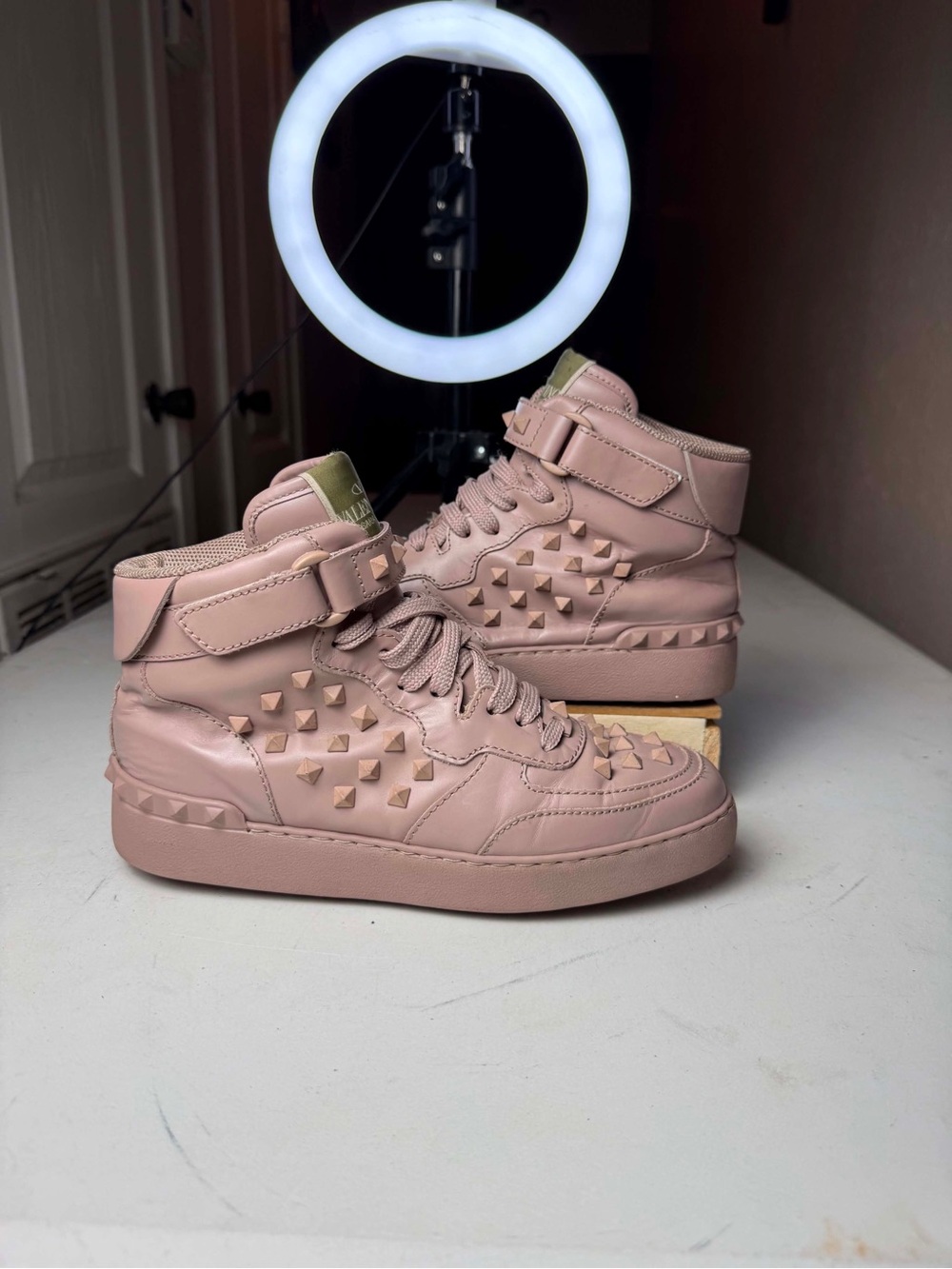 🔥Valentino Garavani Womens Rockstud Leather High-Top Sneaker Size 8 / EU 38🔥